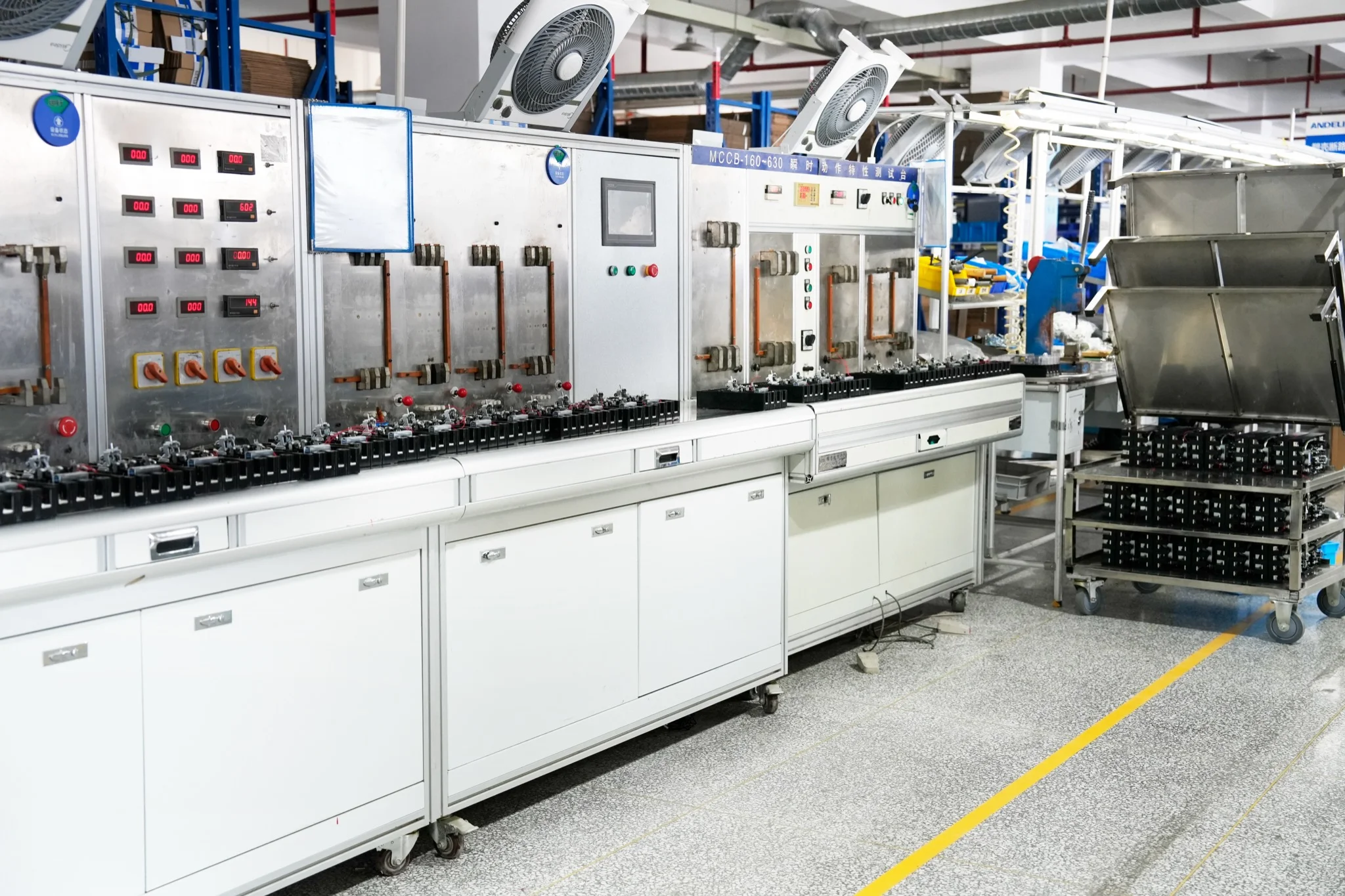 Molded case circuit breaker testing